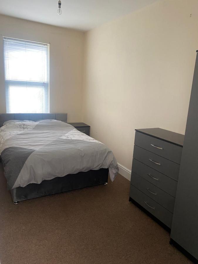 Spacious 4 Bedroom House Near Stokes Croft!! Central!!! Dom wakacyjny Bristol